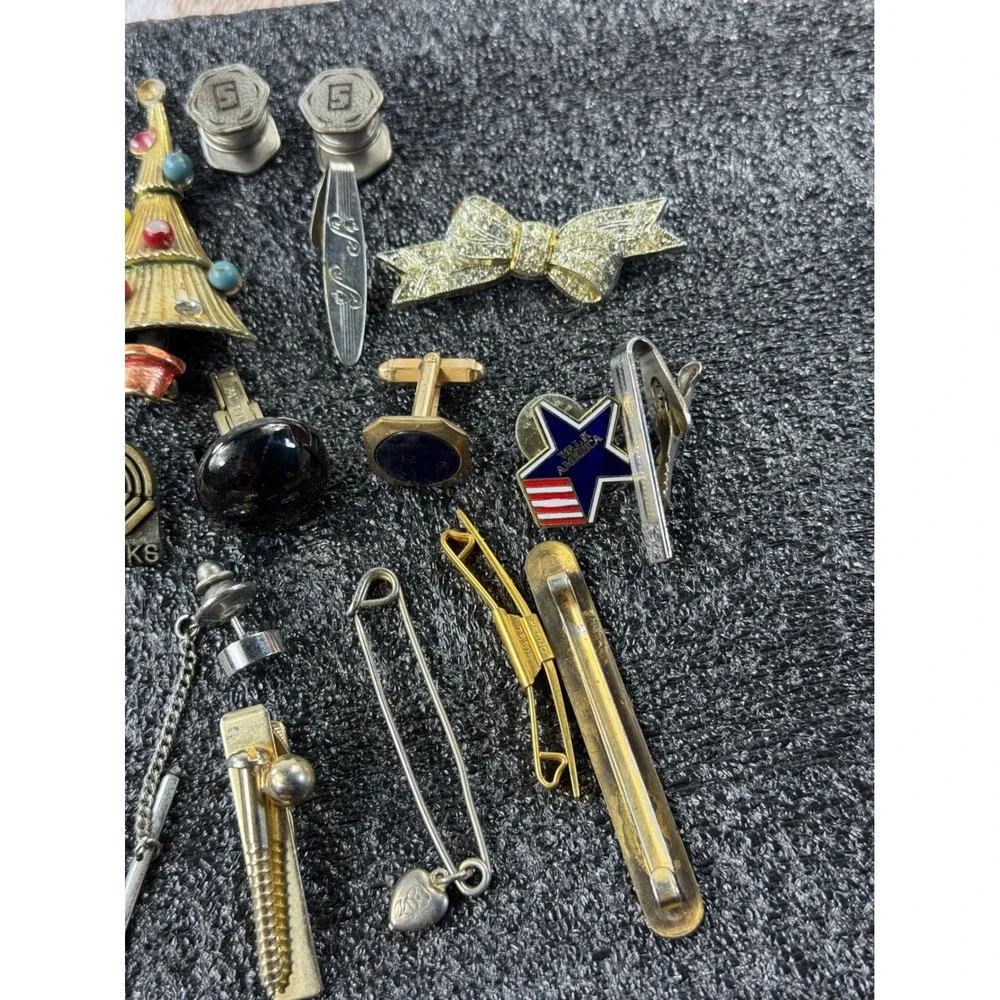 Vintage Men lot 22 Accessory Lot Cufflinks Tie Bars Lapel Pins‎ Christmas Tree